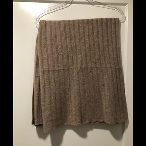 Club Monaco 100% cashmere ribbed scarf in an oatmeal heather color.